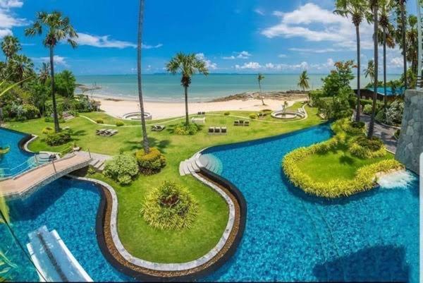 Luxurious Beachfront 파타야 외부 사진